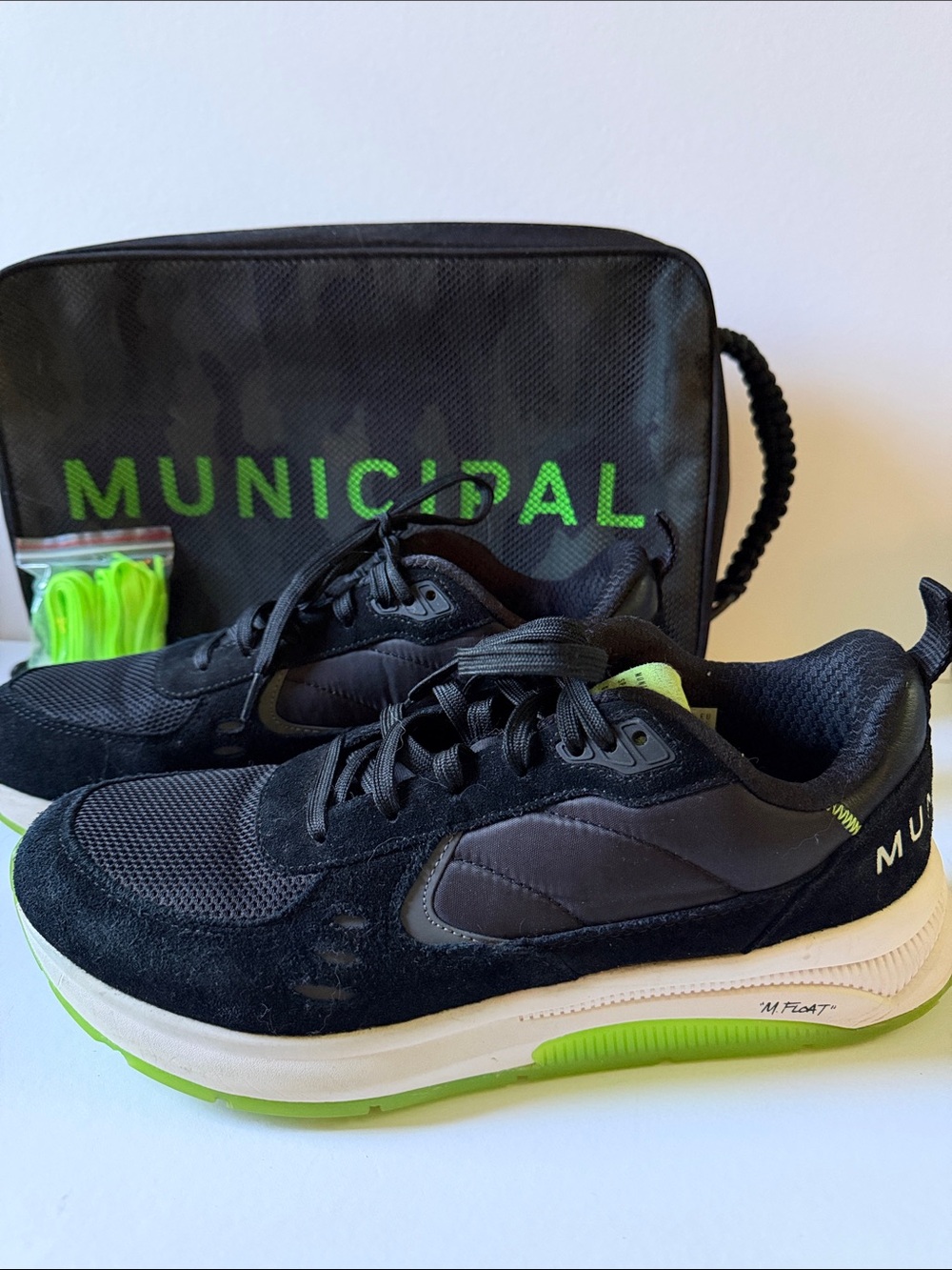 Men’s municipal Black & Neon Green Sneakers size M 11/11.5